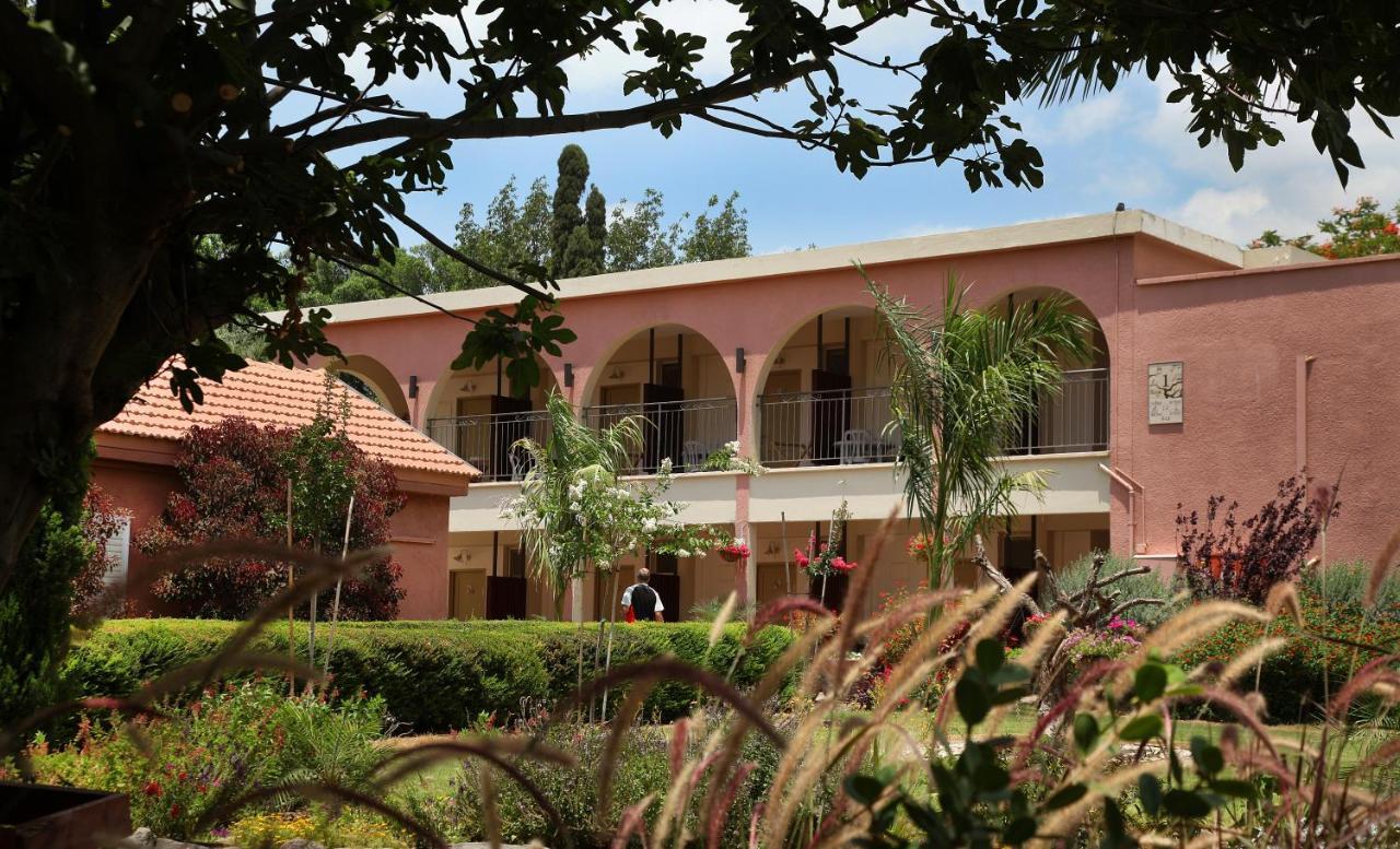 Shaar Hagolan Kibbutz Country Lodging 외부 사진