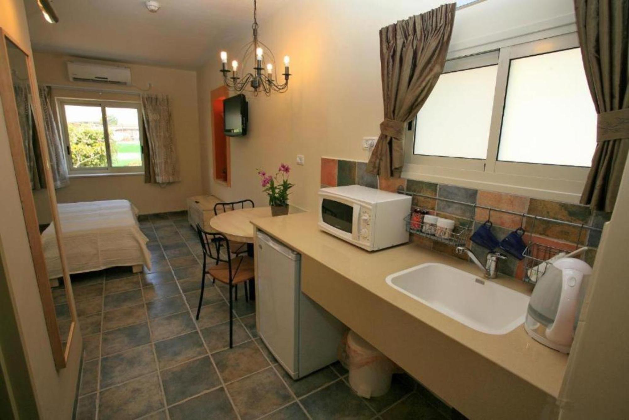 Shaar Hagolan Kibbutz Country Lodging 외부 사진