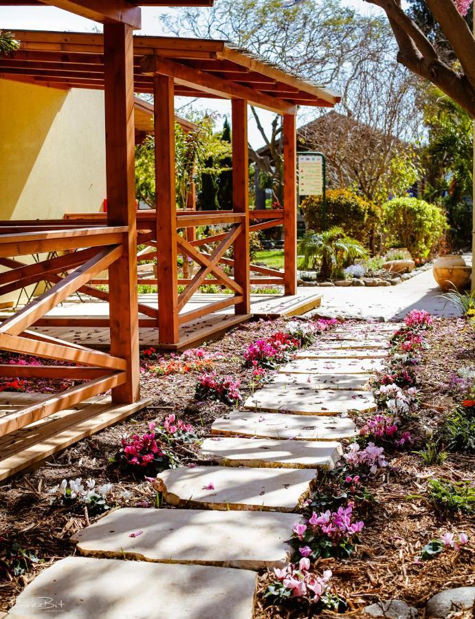 Shaar Hagolan Kibbutz Country Lodging 외부 사진